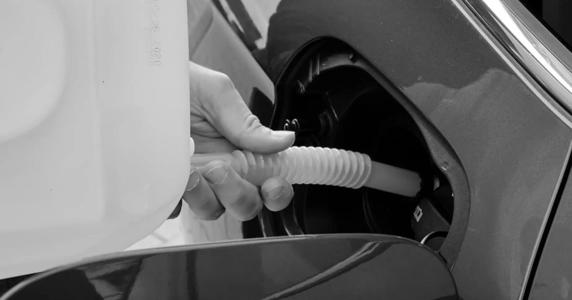 FL-Blog-FeatureImage-Is All Diesel Exhaust Fluid (DEF) the Same-bw - Fuel Logic DEF
