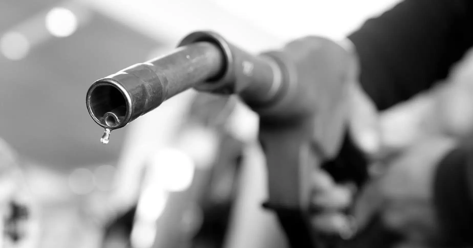 FL-Blog-FeatureImage-Water in Gas Tank Symptoms and Solutions Explained-bw - Fuel Logic Water In Gas tank