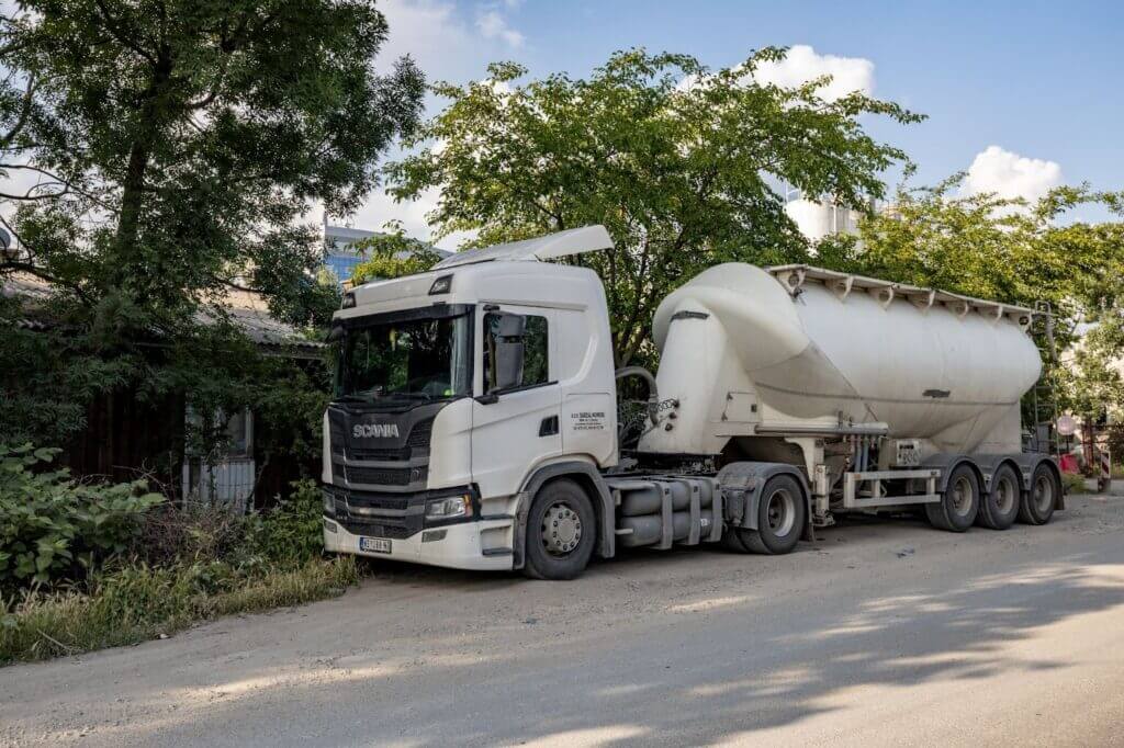 Mobile-Fuel-Station-vs-Traditional-Gas-Station_1 - Fuel Logic fuel delivery