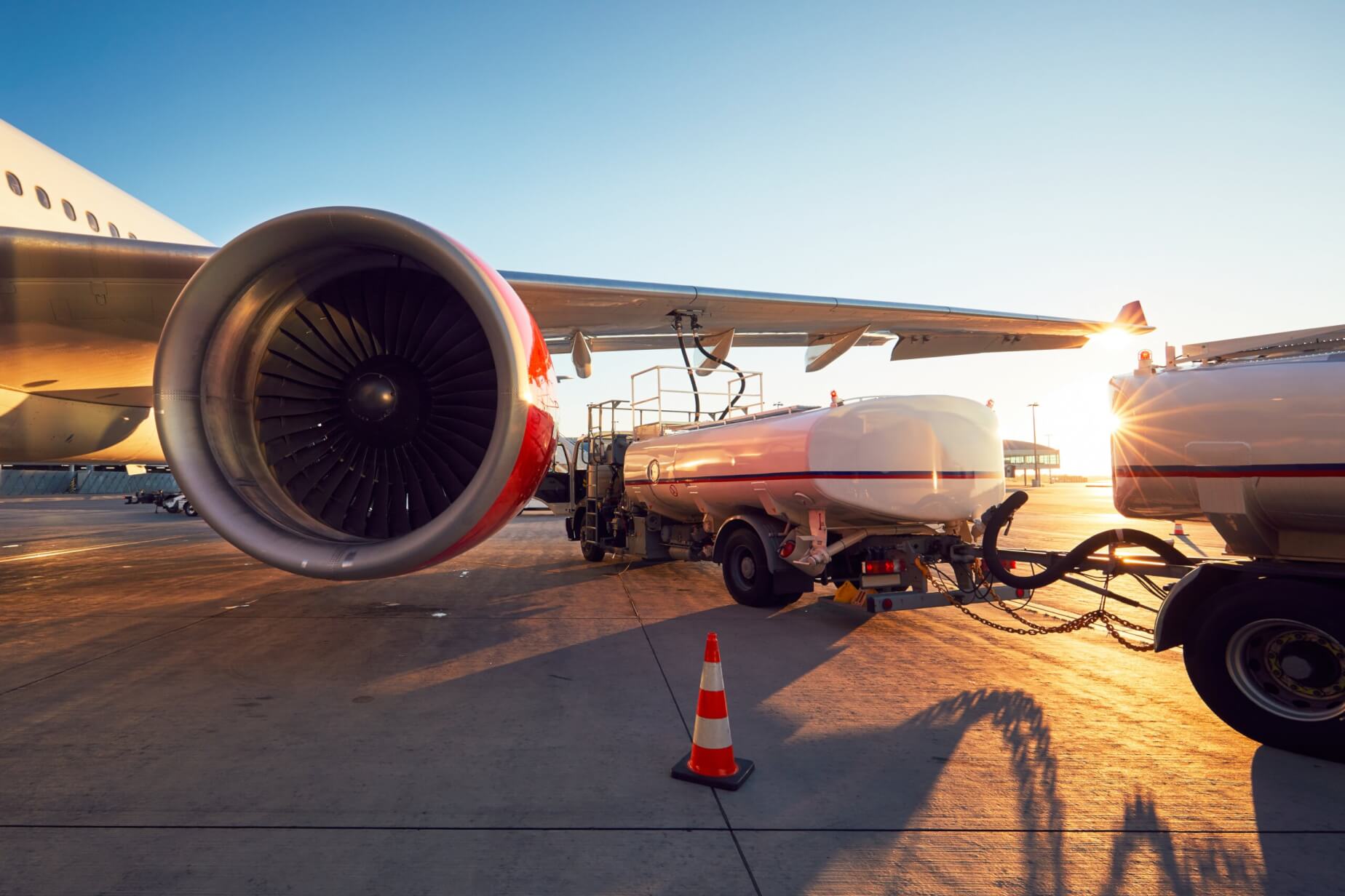 Refueling of the airplane - Fuel Logic aviation fuel